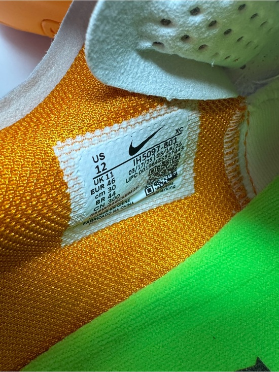Athletic_Shoes